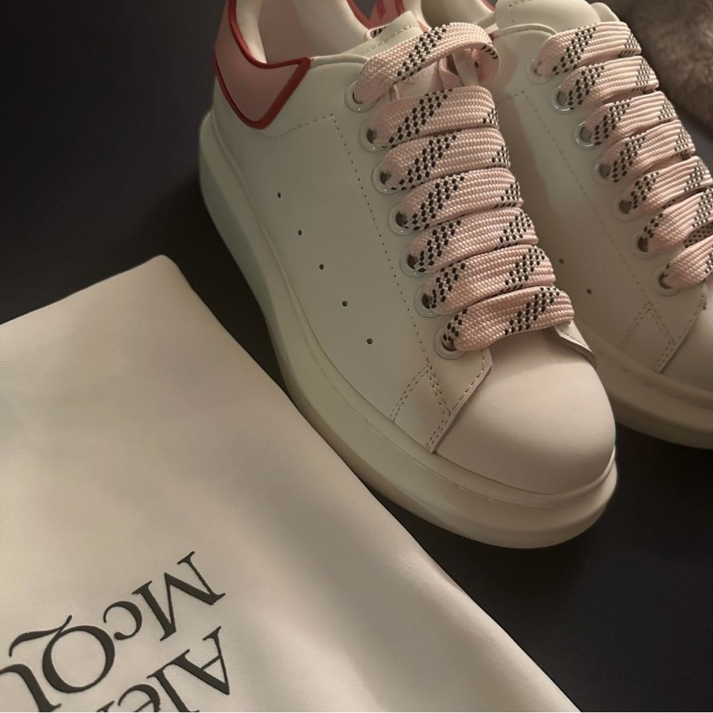 Alexander McQueen Wmns Sneaker
'White Pink Red'